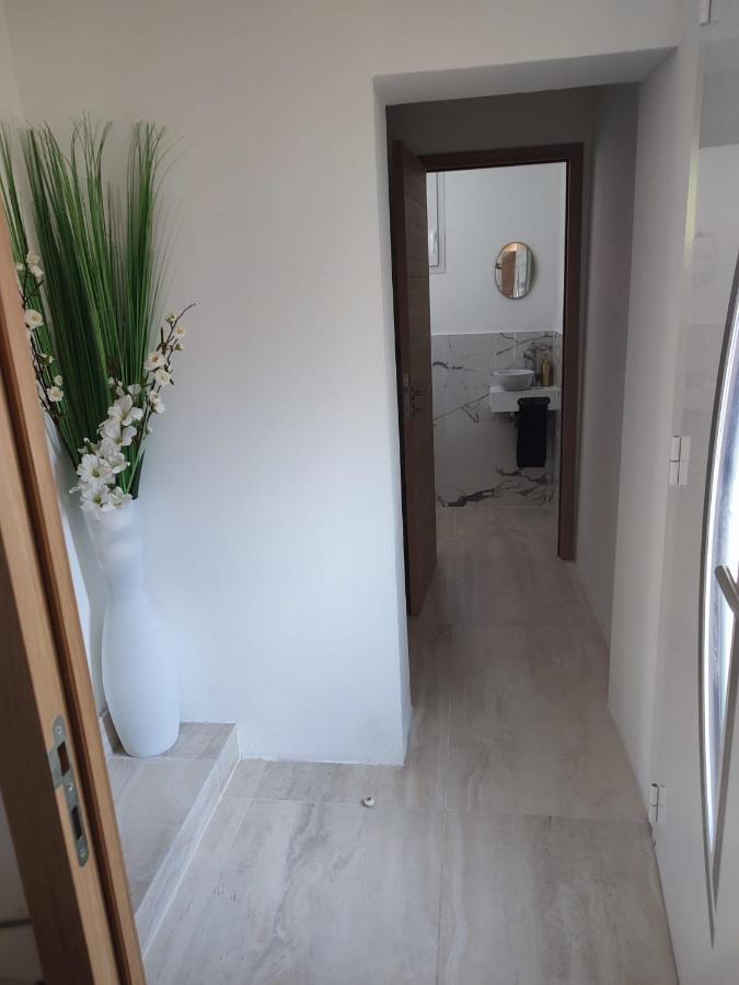 Magnifique Appartement 2 Chambres Avec 50 M2 De Jardin Privatif La Crau Exterior foto